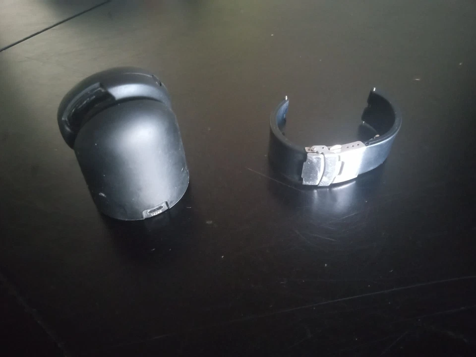 Motorola Moto 360 Gen 1 (Brand new battery | Band + case included) - Image 4 of 4