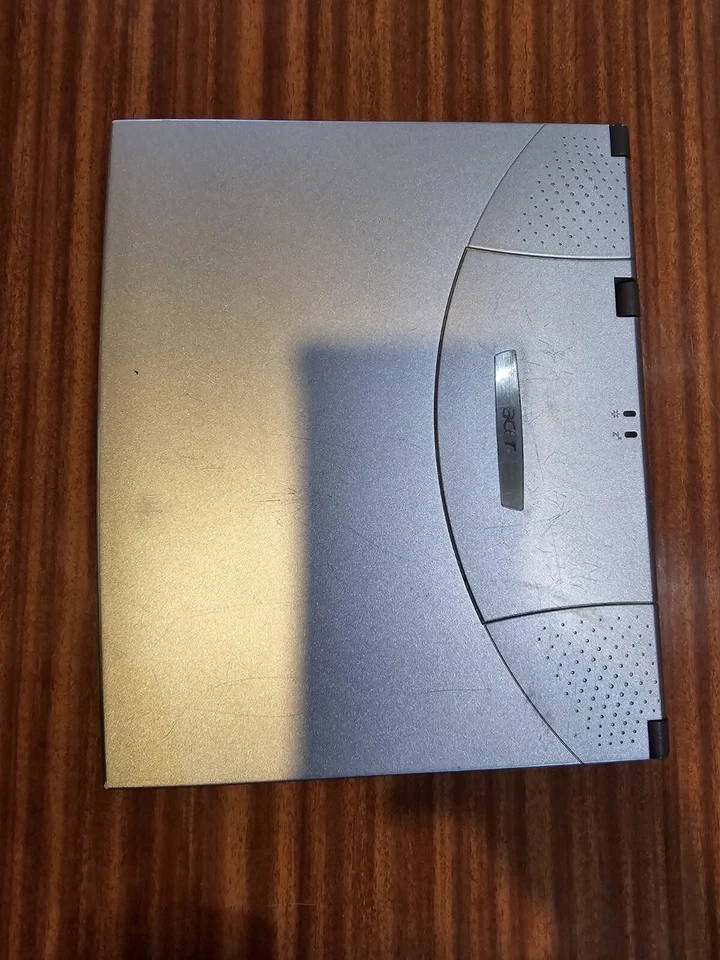 Acer TravelMate 220 MS2109 vitange , Celeron, 14" ,Windows XP ,20GB HDD(109) - Image 4 of 4