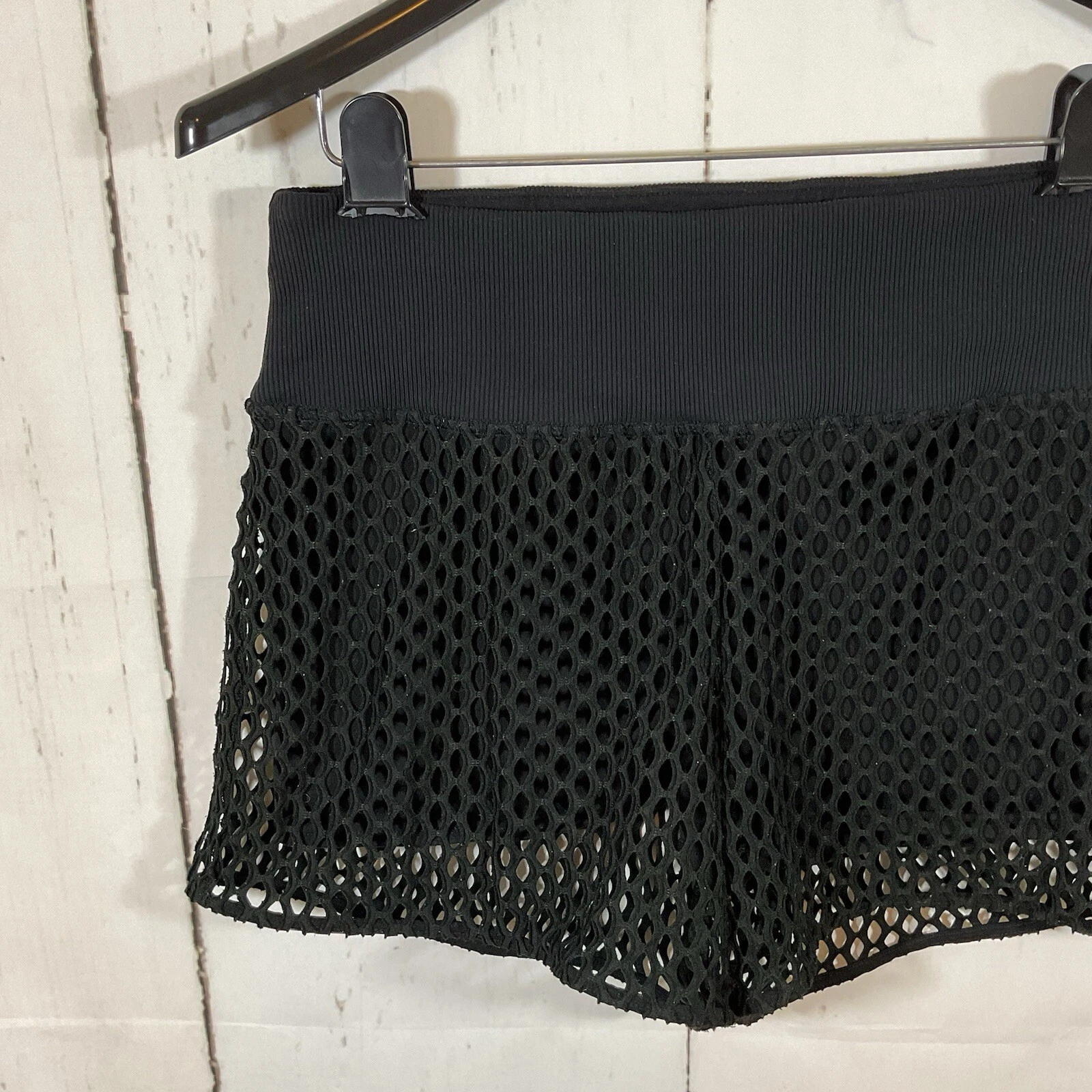 alo-yoga summertime mesh net overlay wide band athletic shorts