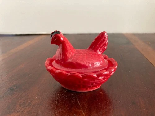 Vintage Marked Westmoreland Mini Red Glass Hen On A Nest Chicken Black Crest
