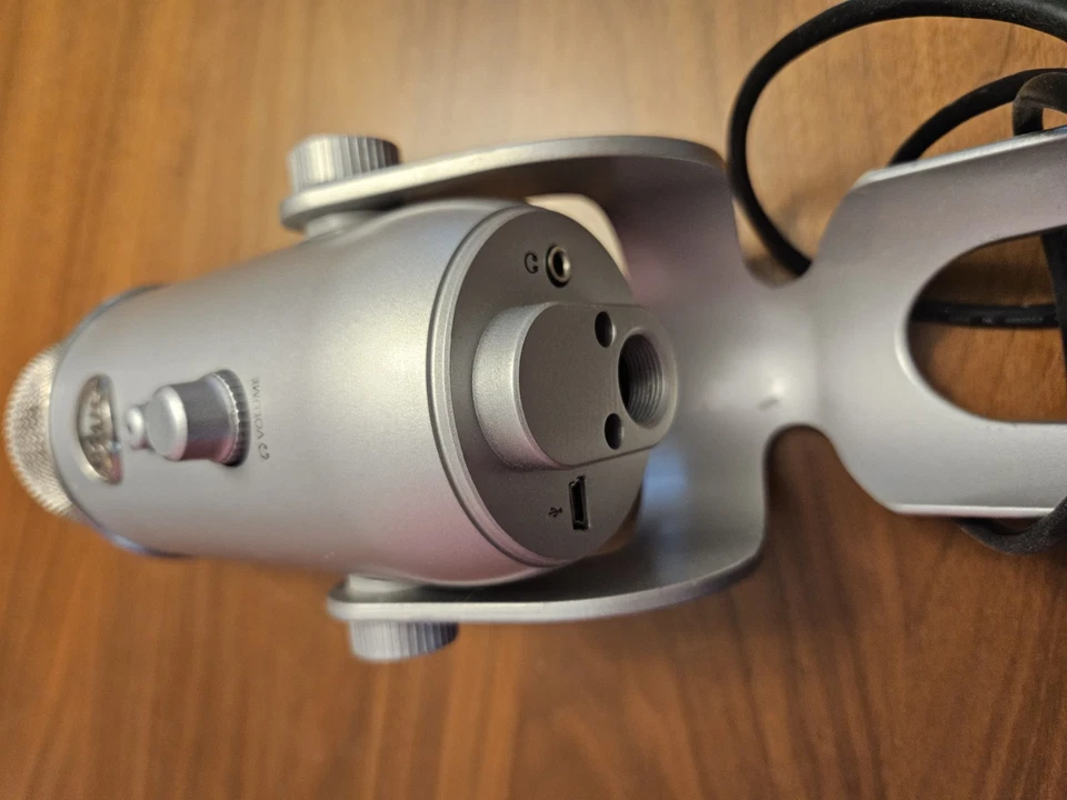 Blue Yeti USB Microphone - Silver - Image 3 of 3