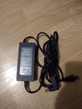 Insignia NS-PWLC591 90W Universal Laptop Charger