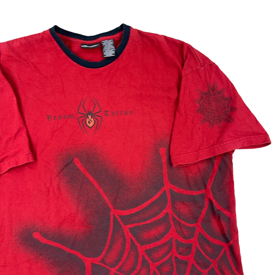 Camisa De Colección Y2K Sin Límites Hombres XXL Rojo Veneno Tatuaje Telaraña AOP Adulto Foto 2 de 4