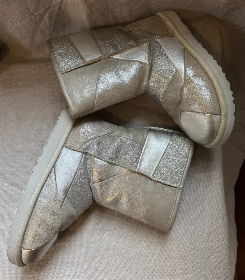 Botas UGG clásicas para mujer con retazos brillantes 1100054 plateadas talla US 9 Foto 4 de 4