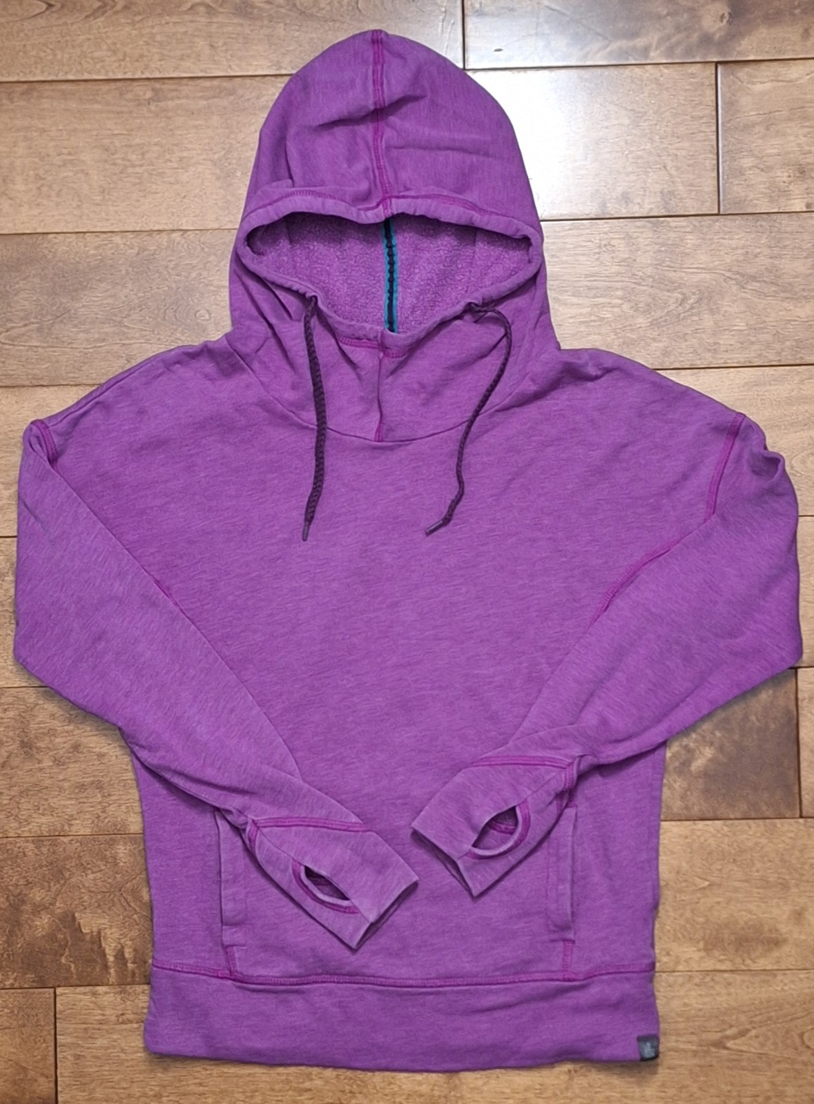 The North Face Women's Purple Long Sleeve Hoodie Size Medium Pullover Sweater