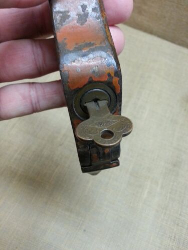 Antique 1913 Disclock Model T Tire Lock with Original Key Works Well - Picture 11 of 12