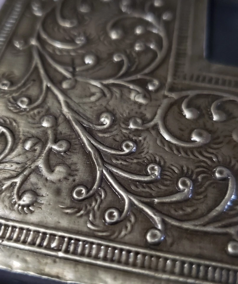 2005 Handmade Wooden Picture Frame Embossed Brass? Floral Design Antiqued VTG - Image 2 of 4