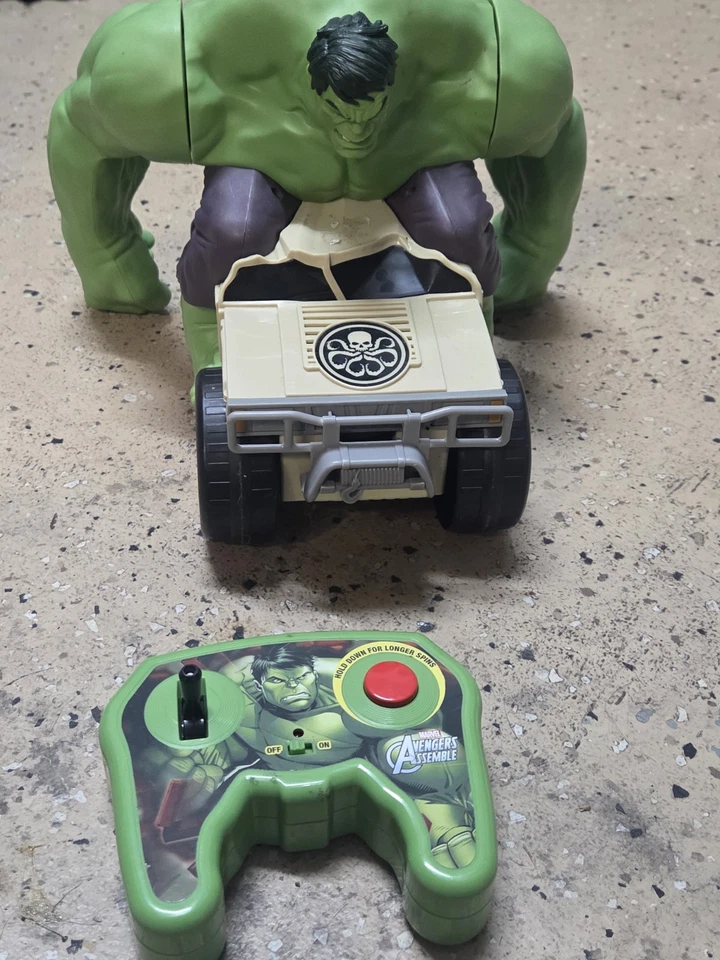 Jakks Marvel Avengers XPV Remote Control Hulk Smash RC Truck Tested And Working! - Image 2 of 4