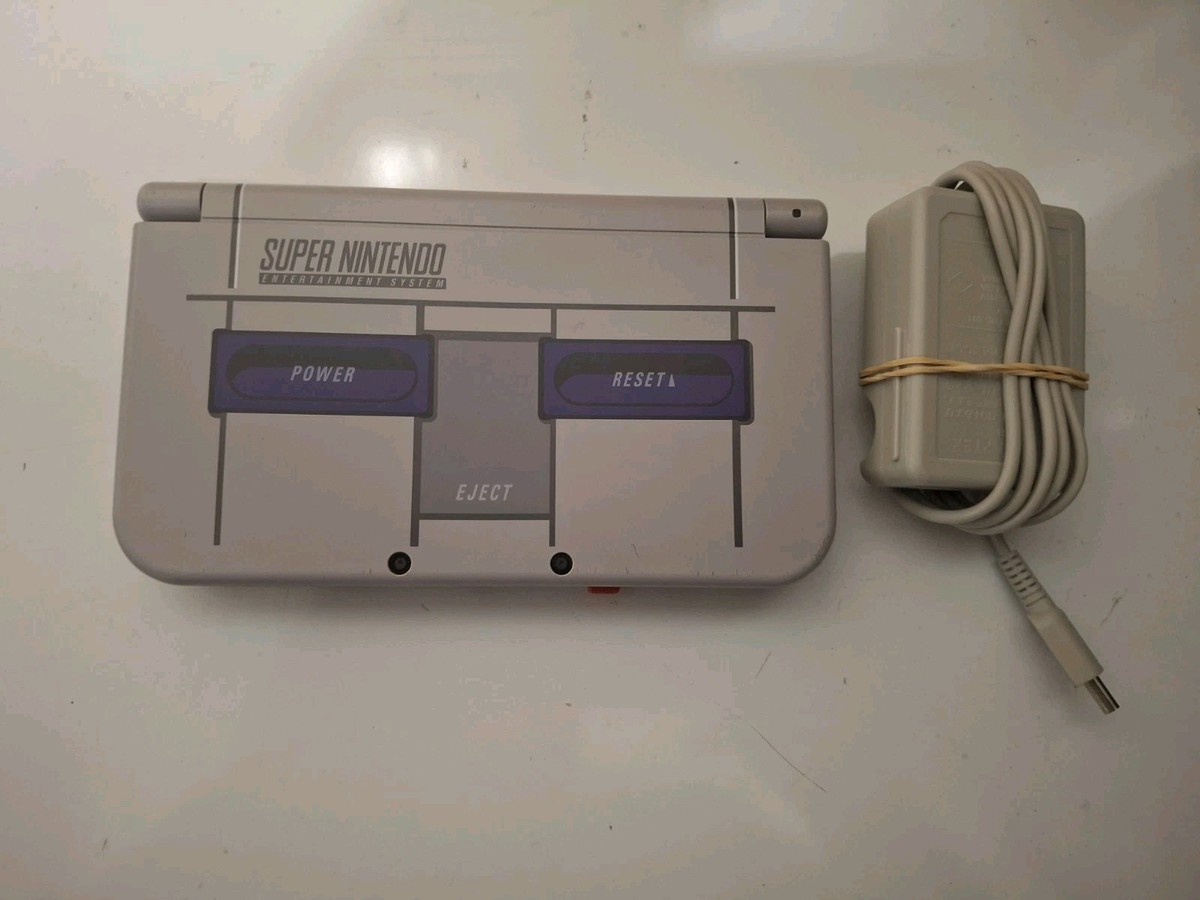 Nintendo New 3DS XL SNES Edition Gray Purple 3D Audio Handheld