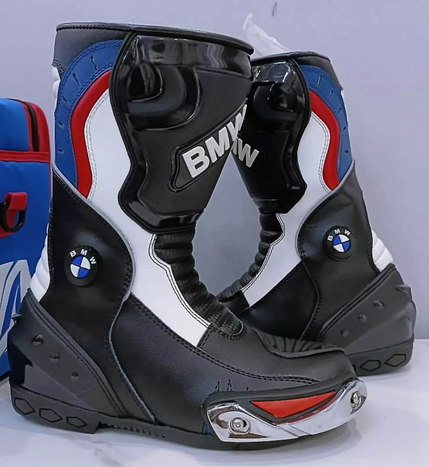 Bottes de moto BMW homme en cuir : équipement de protection pour motard et pilote de course