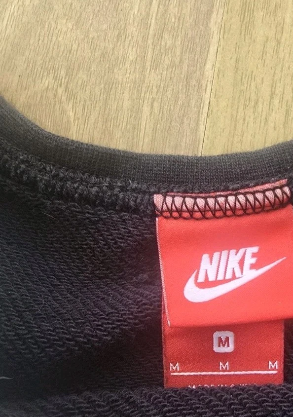 Top de manga corta Nike Irreverent Logo mediano para mujer 831754 Foto 2 de 4