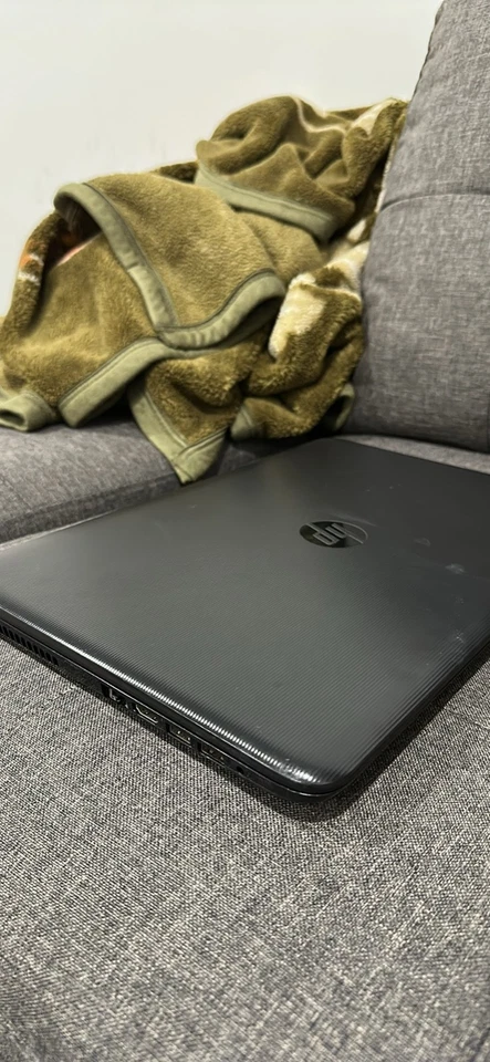 HP 15-bw009ca AMD A9-9420 CPU/8GB Ram/256GB SSD/DVD-RW/AMD Radeon R5 Win 10 - Image 3 of 4