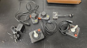 Atari 2600 + Random Games + Controllers ! Untested !