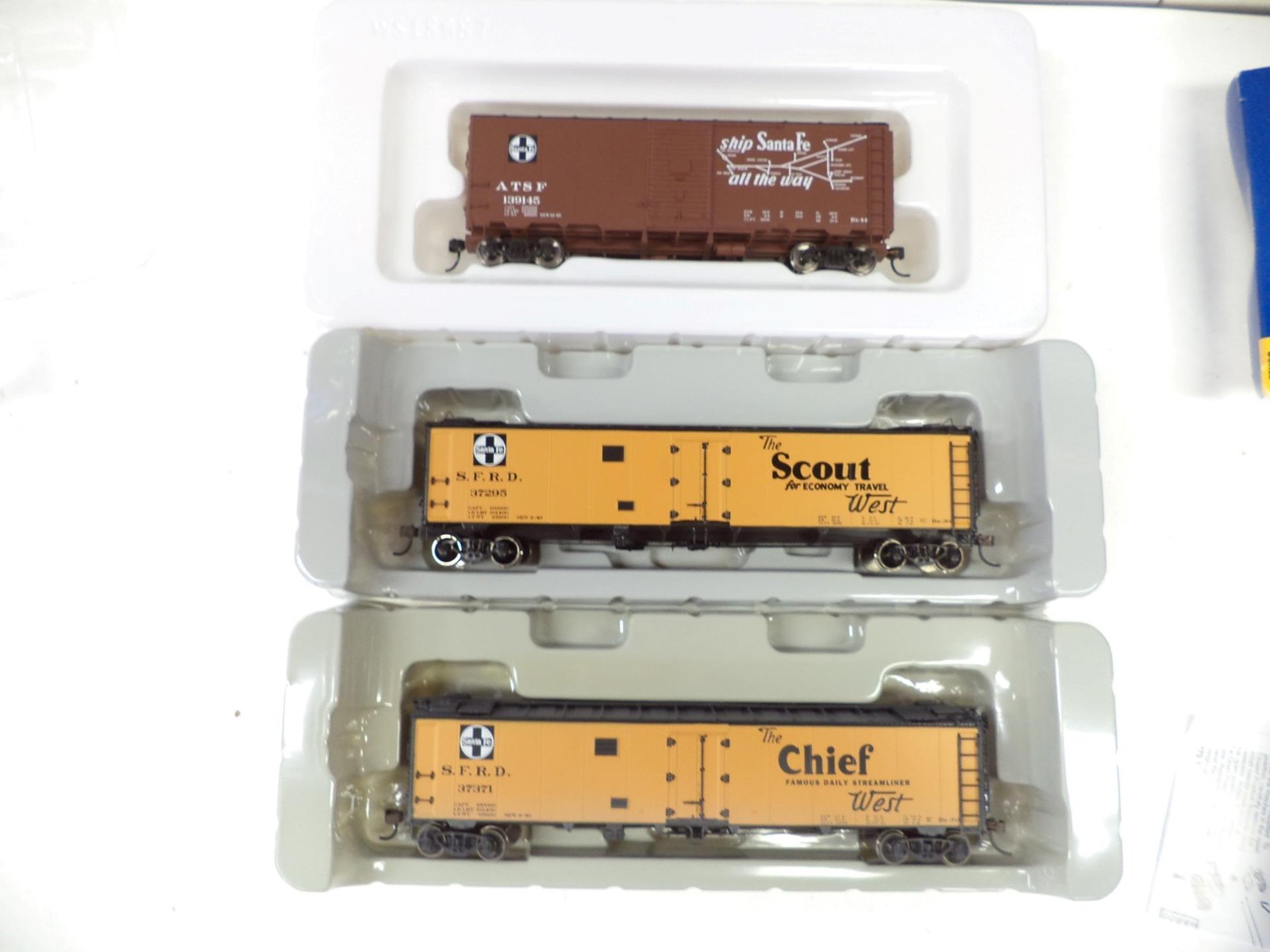 Athearn/Walthers HO Freight cars(3), Santa Fe (lot cy)