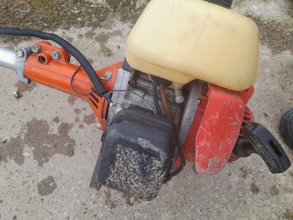 ROBIN STRIMMER NB411 - Image 2 of 4