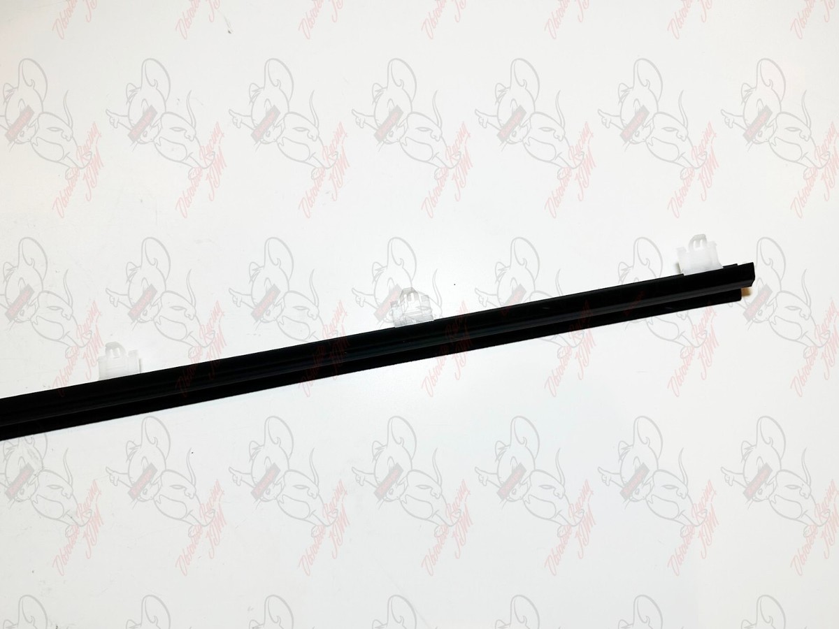 Toyota Genuine Front door glass Weatherstrip assy Outer RH 68160