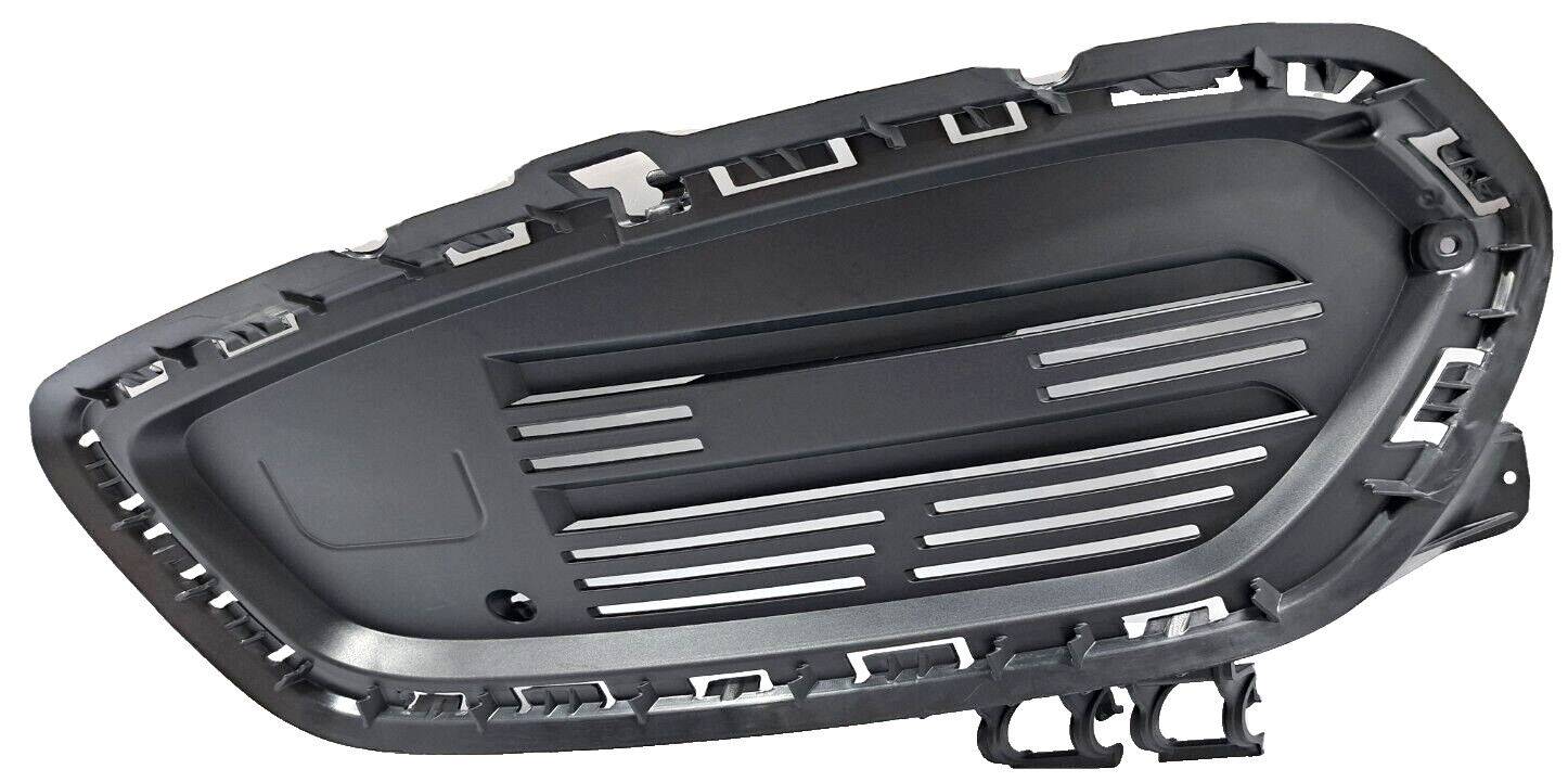 Calandre gauche Mercedes W117 AMG pour réparer pare-choc cassé