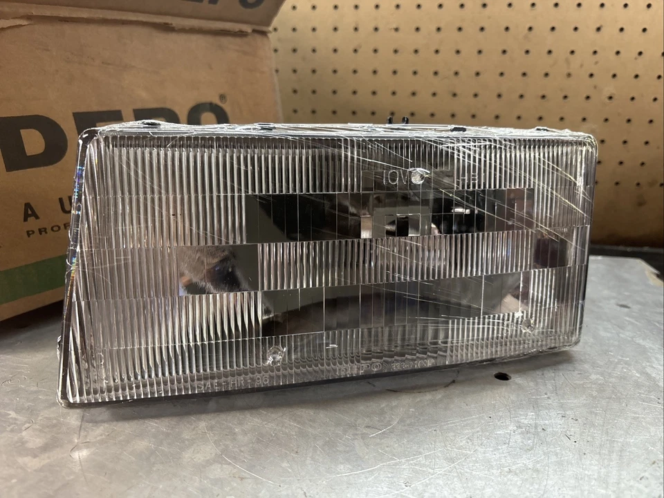 Headlight For 90-94 Chrysler LeBaron LeBaron 1989 1995 Driver Side w/ bulb - Image 3 of 3