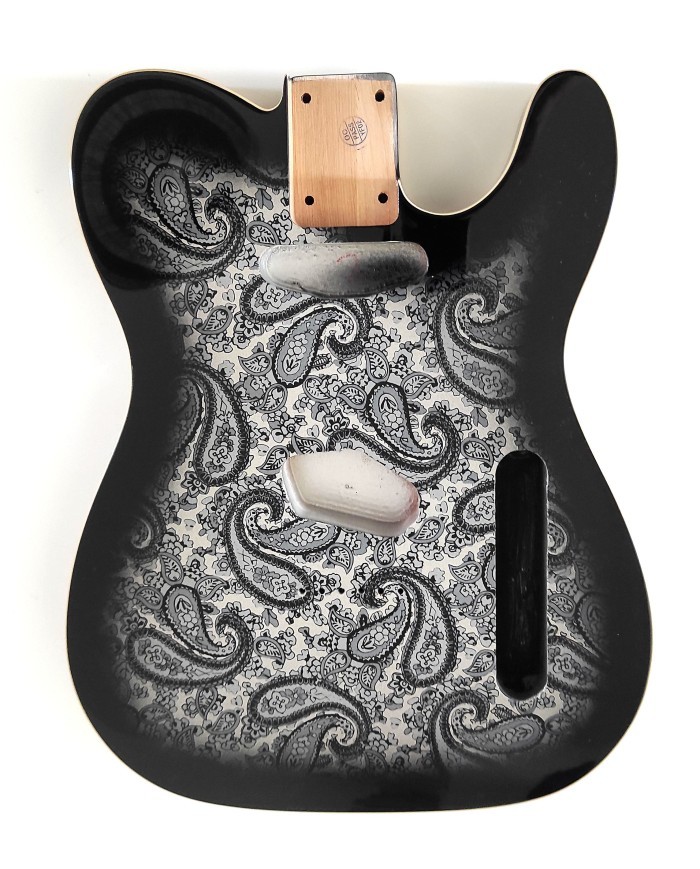 Corps Telecaster Black Paisley en aulne double binding pour briller lors de vos sessions studio