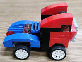 LEGO 31000 LEGO CREATOR 3 IN 1 RACE CAR,TRUCK,OFF ROAD FOR PARTS ONLY