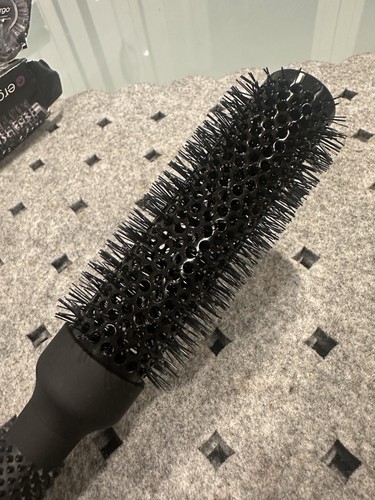 1.25” ERGO Styling Tools ER33 Ionic Ceramic Professional Salon Round Brush - Picture 8 of 9