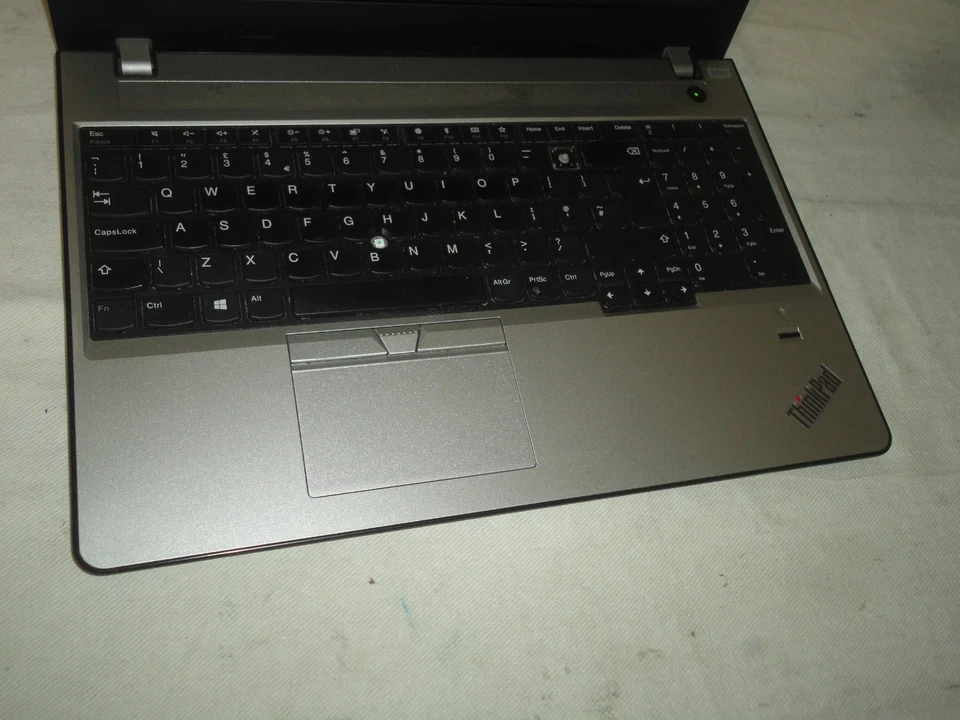 Lenovo ThinkPad E570 15.6" Win 10 Laptop Core i3-6006u 500Gb 4Gb Office Warranty - Image 3 of 4