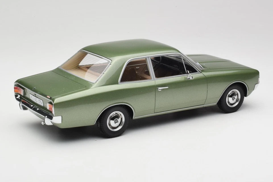 107047000 Opel Rekord C Saloon Green Metallic Minichamps 1/18 - Image 2 of 4