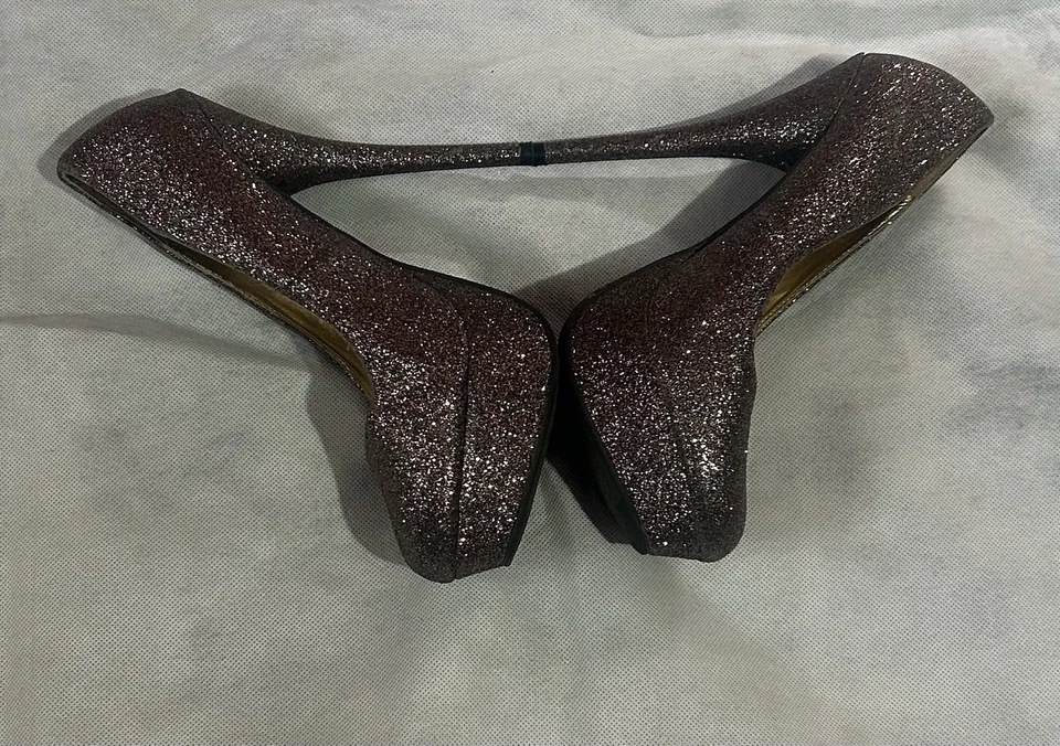 Sapato Feminino Charlotte Russe Salto Alto Tamanho 7 Feminino Biqueira Redonda Glitter - Imagem 4 de 4