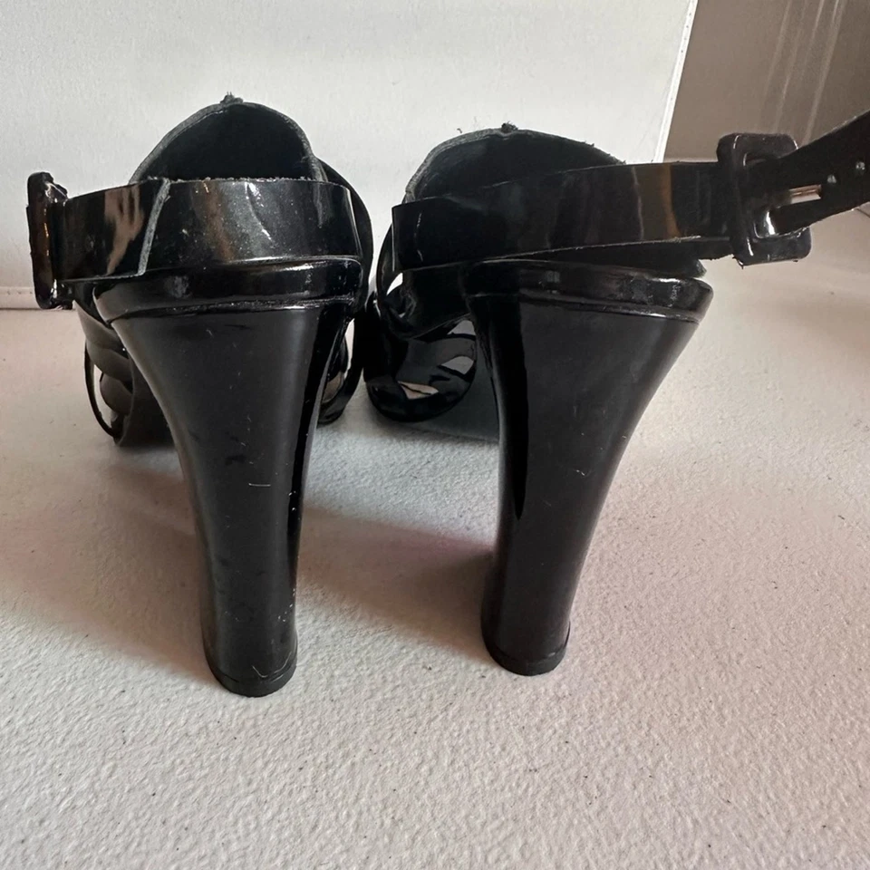 Sandalias Bebe Gladiador Negras con Correas de Charol Talla 7 Foto 4 de 4