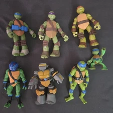 Lot of 7 Viacom Teenage Mutant Ninja Turtles Action Figures TMNT