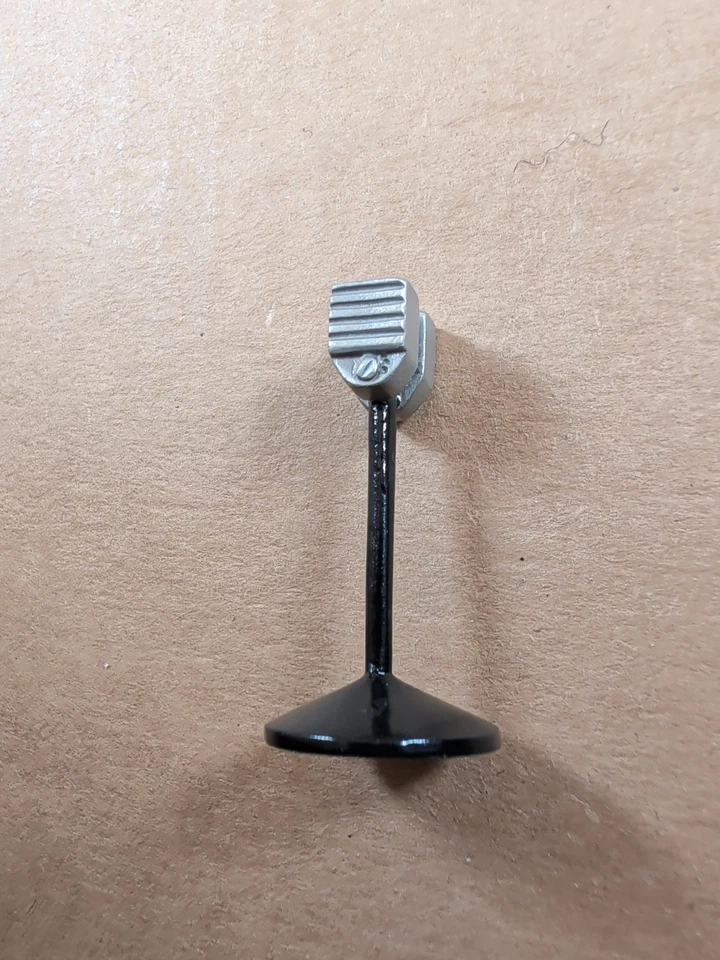 Eastwood 1941 Willys Coupe Street Rod Flames SpecCast 1:25 литая черная/желтая - Изображение 3 из 4