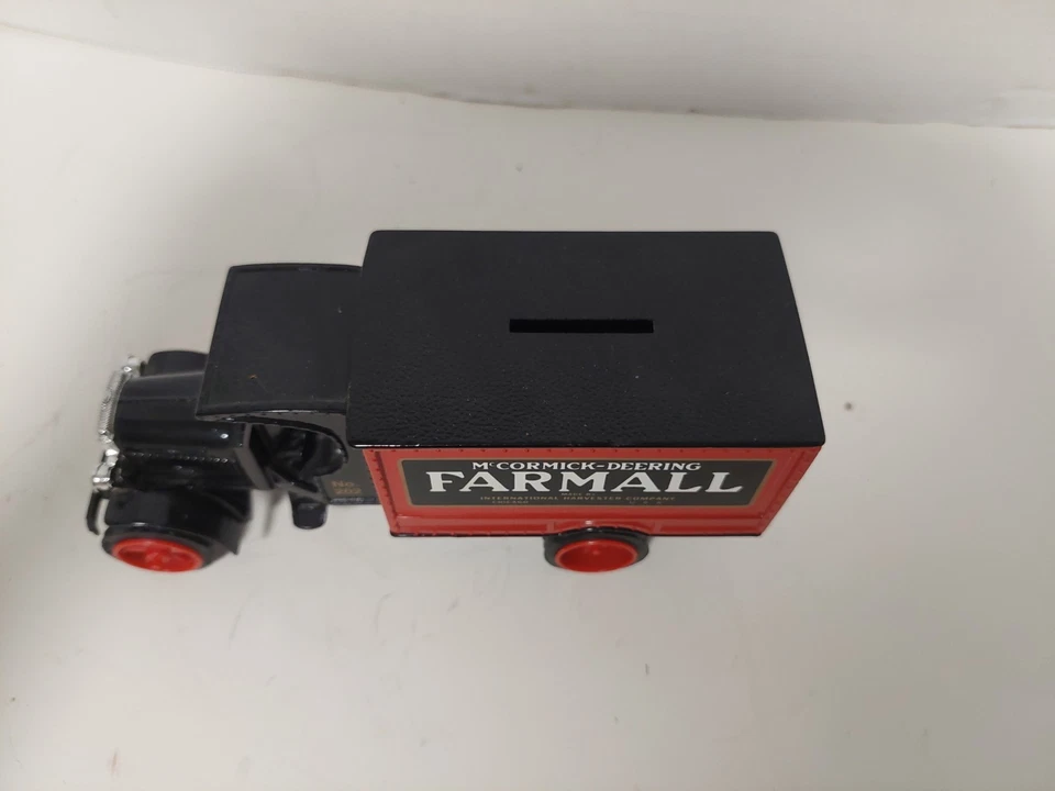 Banco de camión ERTL Farmall McCormick Kenworth Die Cast 1925 sin llave 7 1/4 de longitud Foto 3 de 4