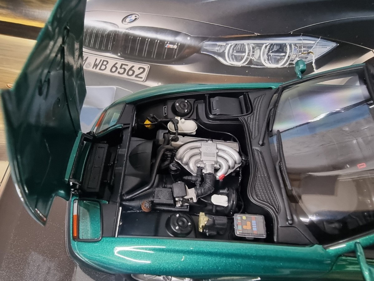 NEW MINICHAMPS BMW 1988 Z1 ROADSTER IN GREEN 1:18 SCALE