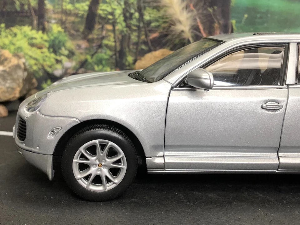 Coche Diecast 1:24 WELLY Plateado PORSCHE CAYENNE TURBO Nº 22431 sin caja Foto 3 de 4