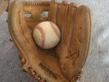 VINTAGE REGENT 5218 GENUINE LEATHER 10" BASEBALL GLOVE BALL RIGHT-HANDED