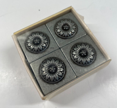 Vintage Metal Frame Corners With Flower Modern Classics by