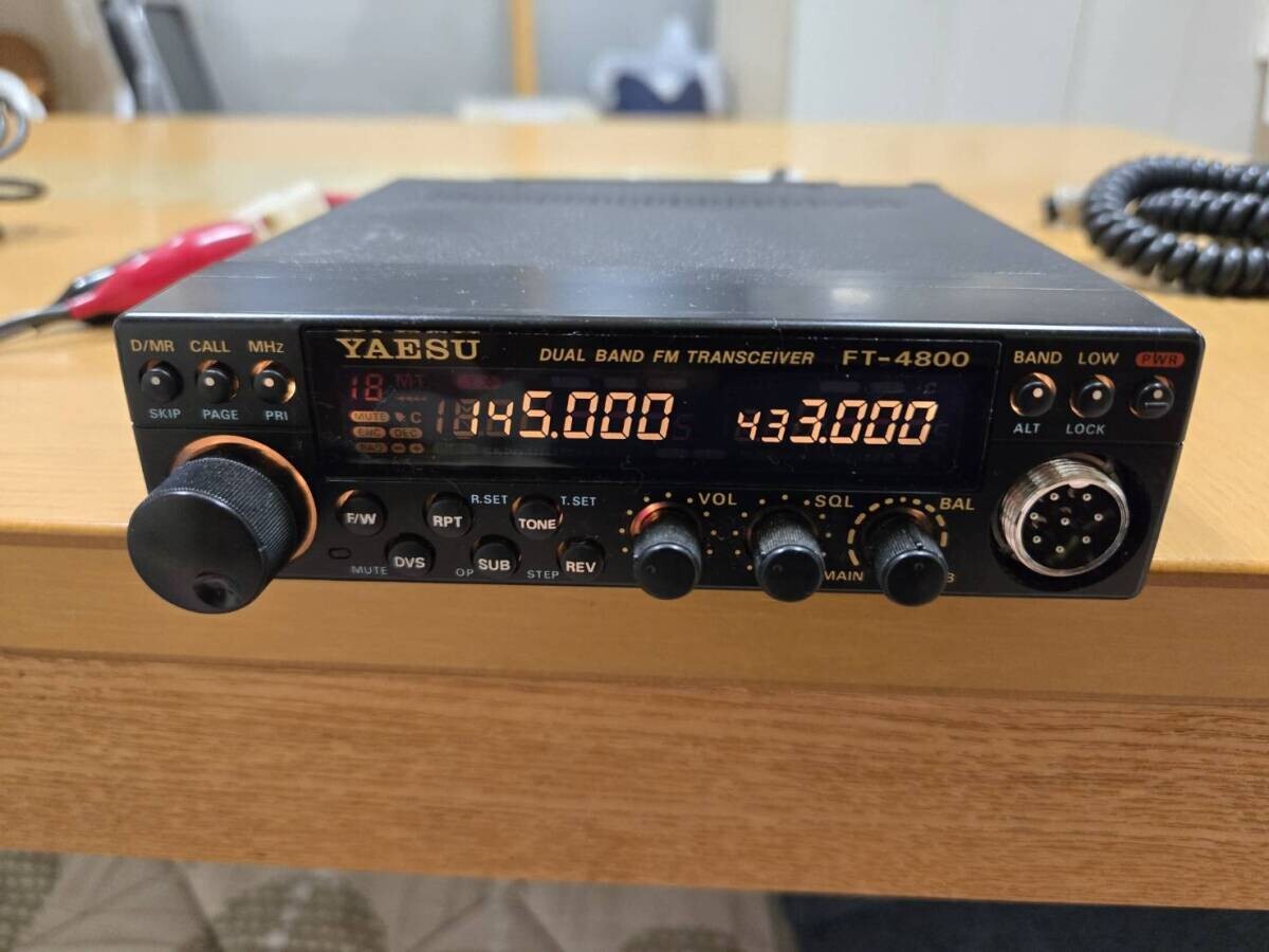 YAESU FT-4800 DUAL BAND FM TRANSCEIVER セパレート付き YAESU FT