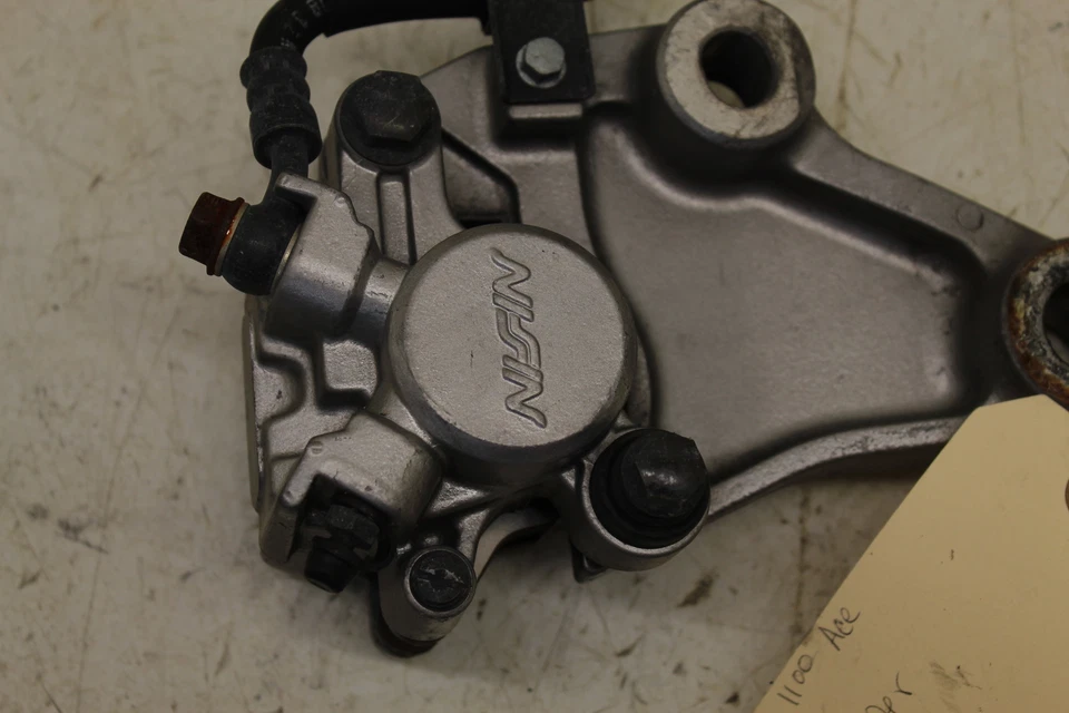 MONTAJE DE PINZA DE FRENO DELANTERA HONDA ACE 1100 VT1100 97 OEM CON LÍNEA Y MONTAJE H12 Foto 2 de 4