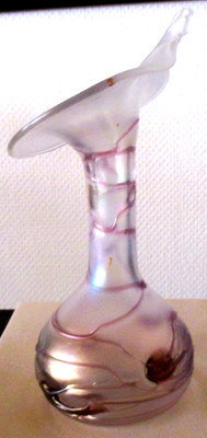 POSCHINGER Jugendstil Vase Form einer Calla Blüte irisierend Fadenaufl. H. 27cm