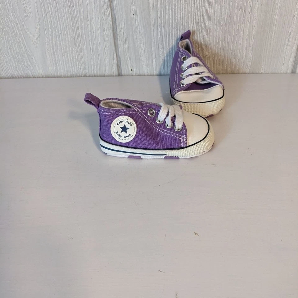 Zapatillas Converse Púrpura Parte Superior Alta Infantil Recién Nacido Suela Suave Talla 1 Usadas en Excelente Condición Foto 3 de 4