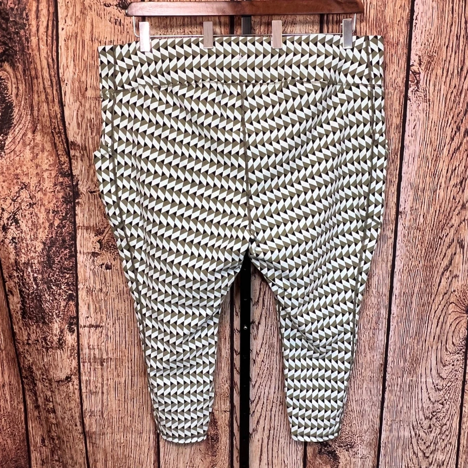 Torrid Active Geometric Print Leggings Women's Size 6 Olive Green White Black - Image 2 of 4