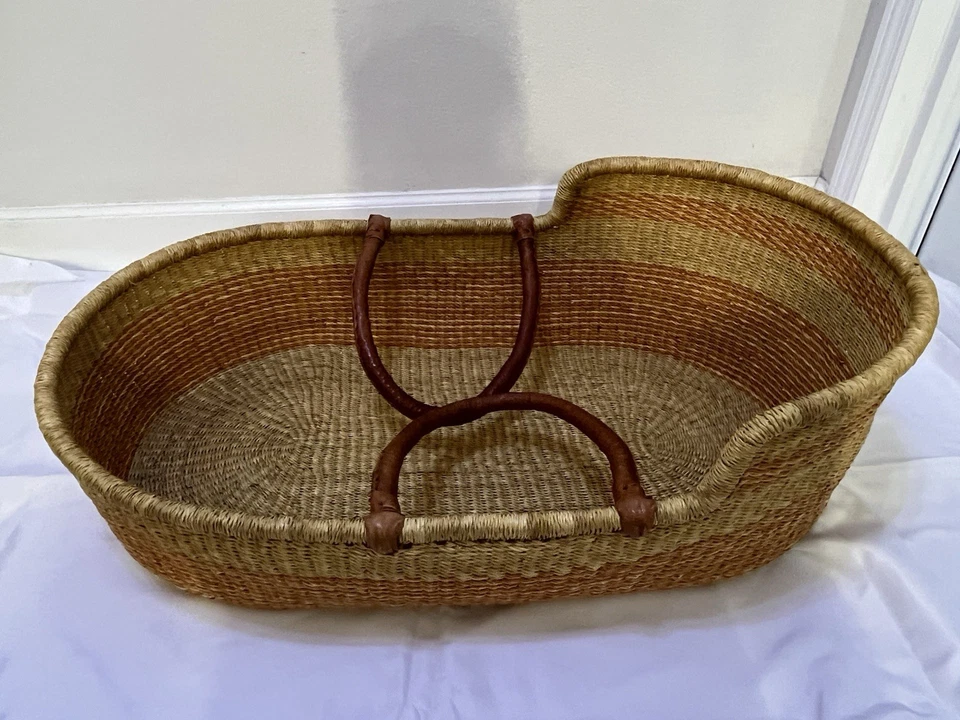 Cesta Moses africana tecida à mão com alças de couro – Decoração de berço boho - Imagem 4 de 4