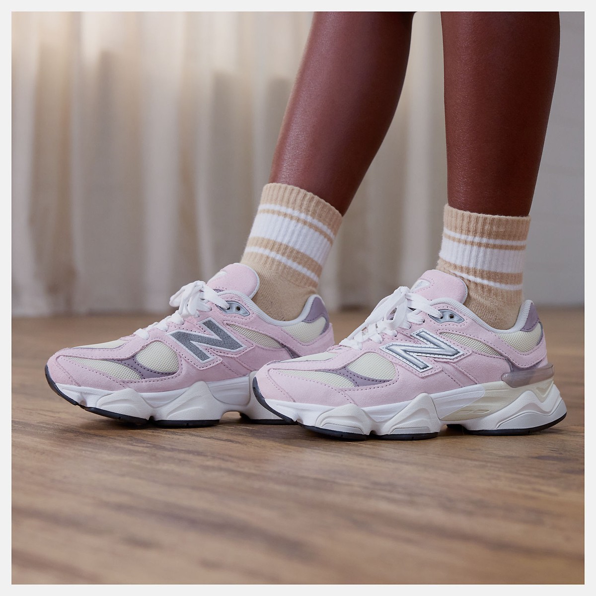 レウス Womens New Balance 608 v3 Lace Up Leather Walking Shoes