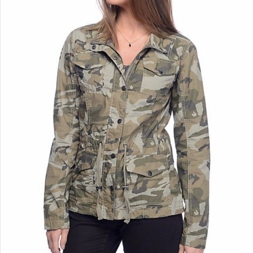 Jac Vanek JV Women’s Forever Hungry Green Camoflauge Graphic Jacket Size Medium - Picture 9 of 9