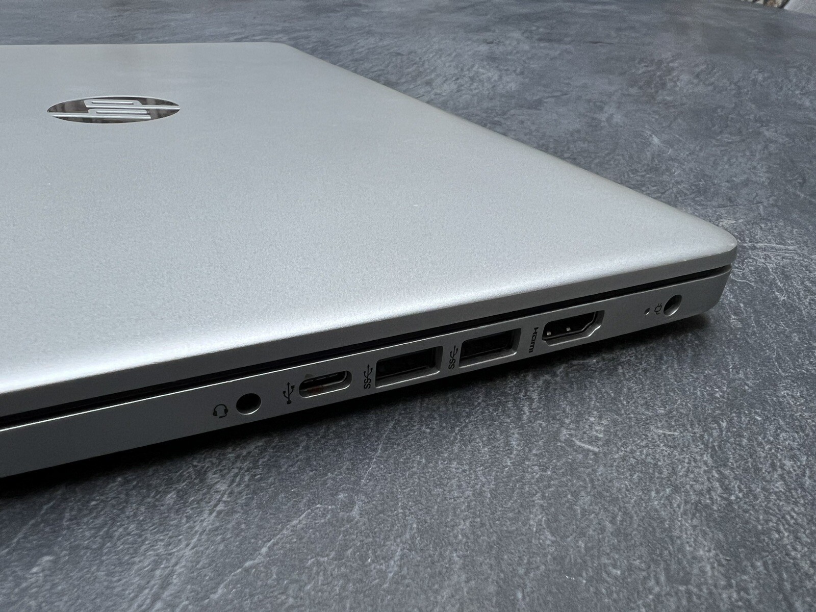 HP 14sDQ1505SA 14” 512GB, Intel Core i7 10th Gen 1.30GHz, 8GB Laptop