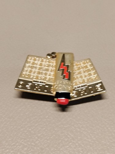 AJC Vintage Pin Brooch Bingo Cards Marker Gold Tone Signed - Picture 5 of 5