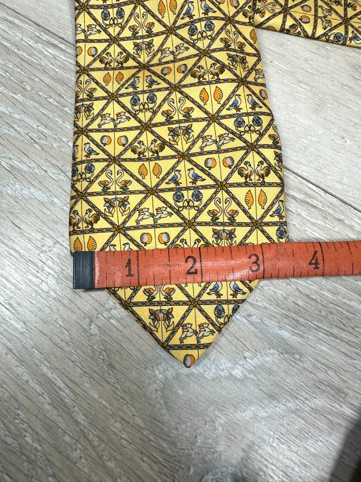 Salvatore Ferragamo Hombres Corbata Gallo Halcón Gansos Floral en Oro Hecho en Italia 60" Foto 4 de 4