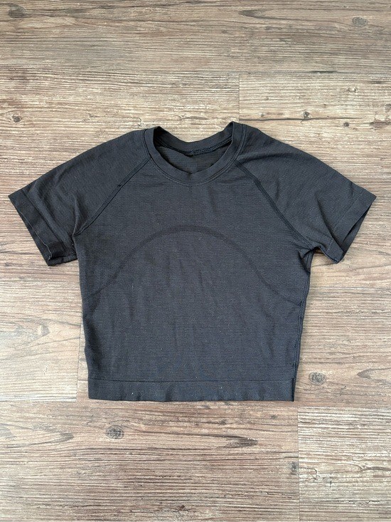 Lululemon Swiftly Tech Cropped 2.0 Black Short Sleeve Tshirt Womens 2