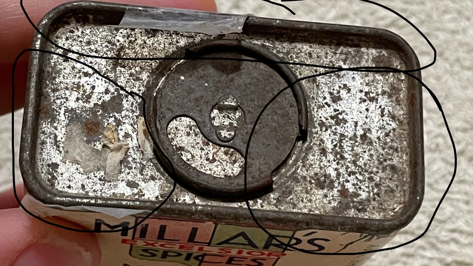 VTG Millar Spice Tin Nutmeg Paper Body Roses 2 ounces Chicago +Denver As is