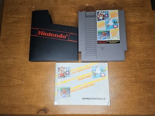 Super Mario Bros Duck Hunt World Class Track Meet NES Game w/Book & Sleeve Vtg